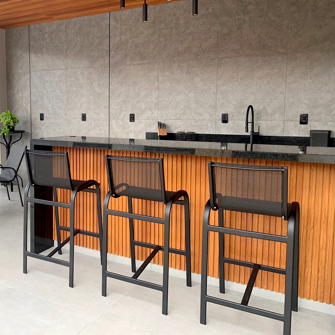 BANQUETA GRÉCIA EM ALUMINIO E TELA SLING