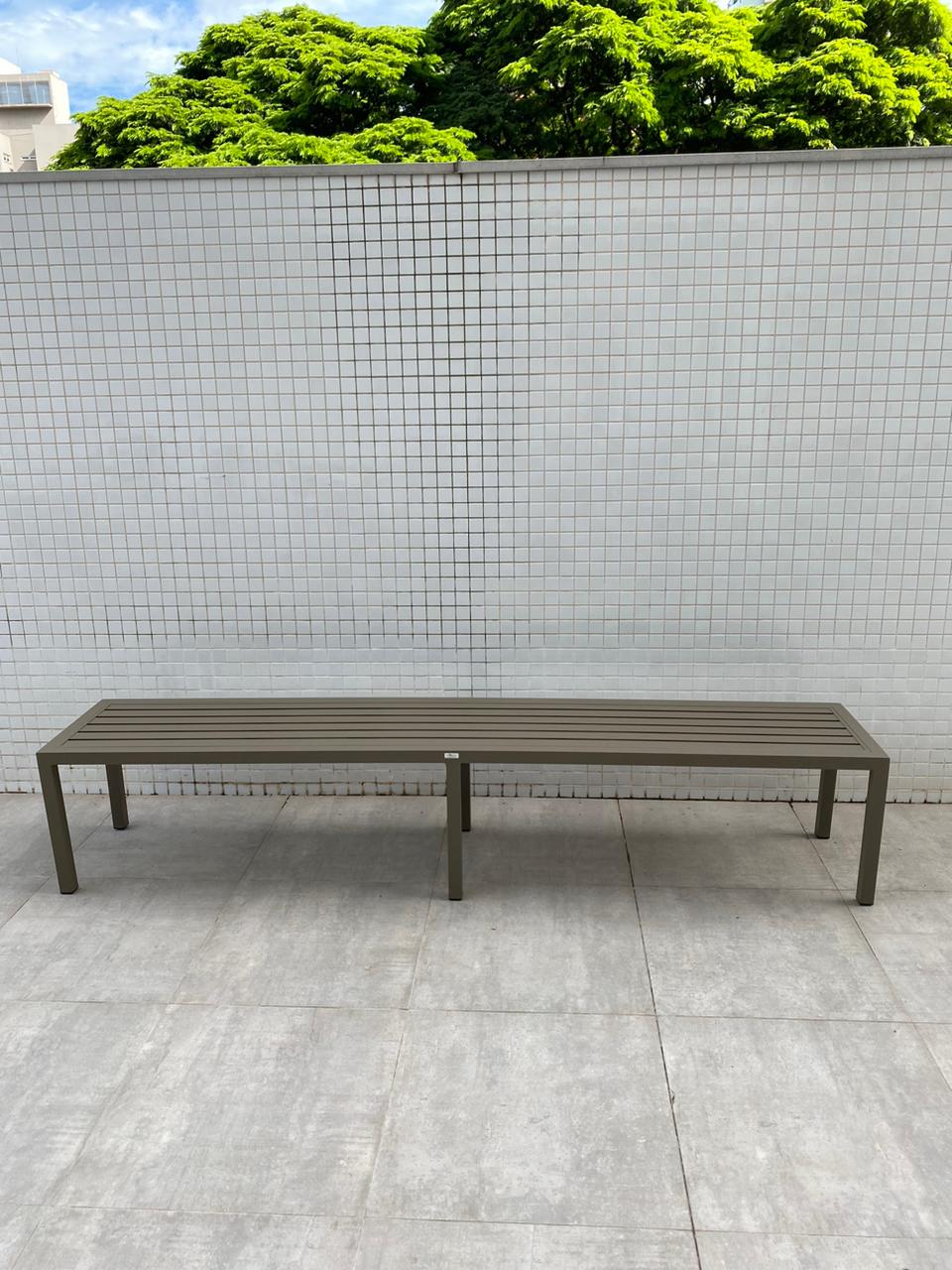 BANCO TRADICIONAL EM ALUMINIO RIPADO