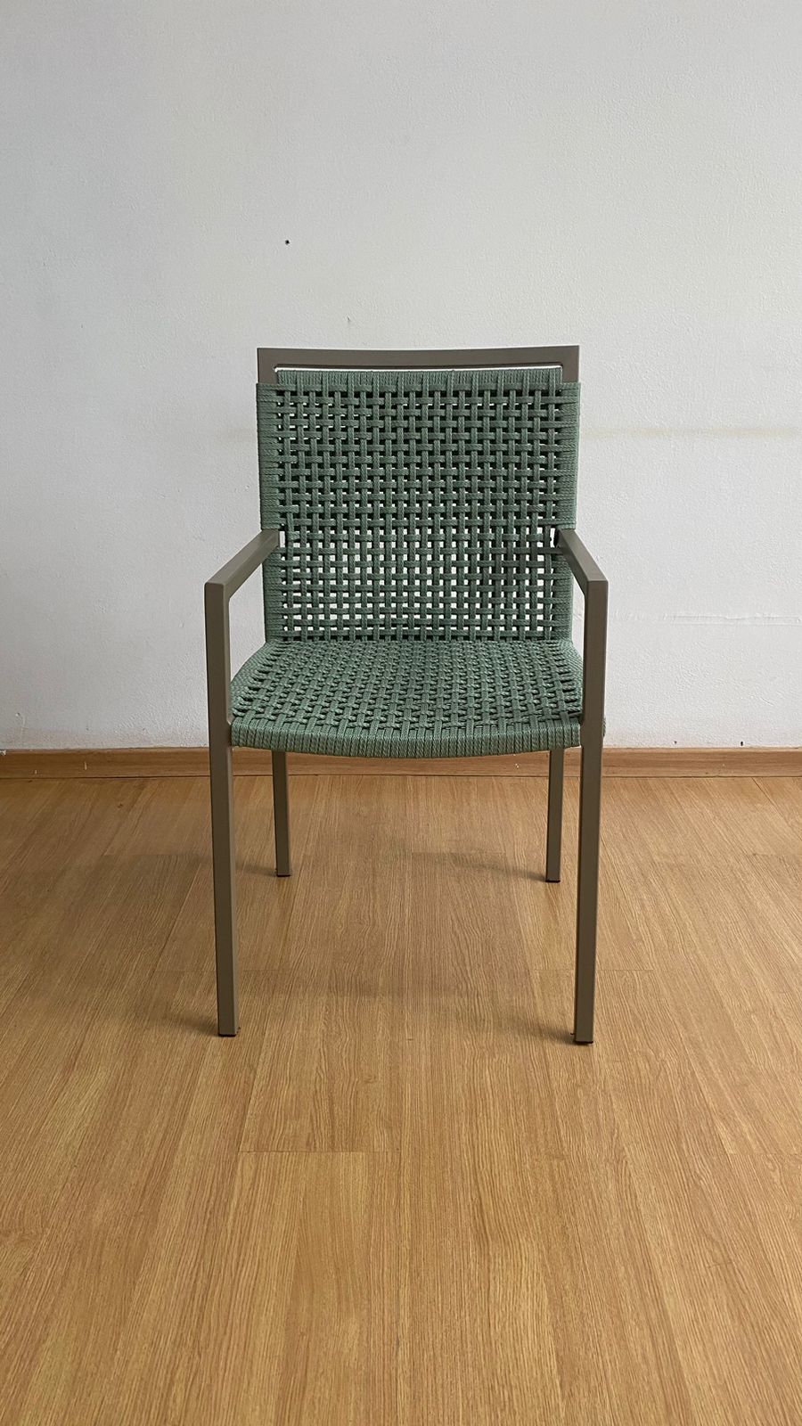 CADEIRA DELI EM ALUMINIO E CORDA NAUTICA COM BRAÇOS - Imagem 2