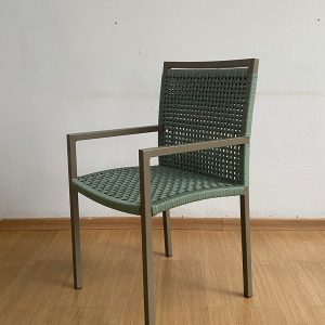 CADEIRA DELI EM ALUMINIO E CORDA NAUTICA COM BRAÇOS