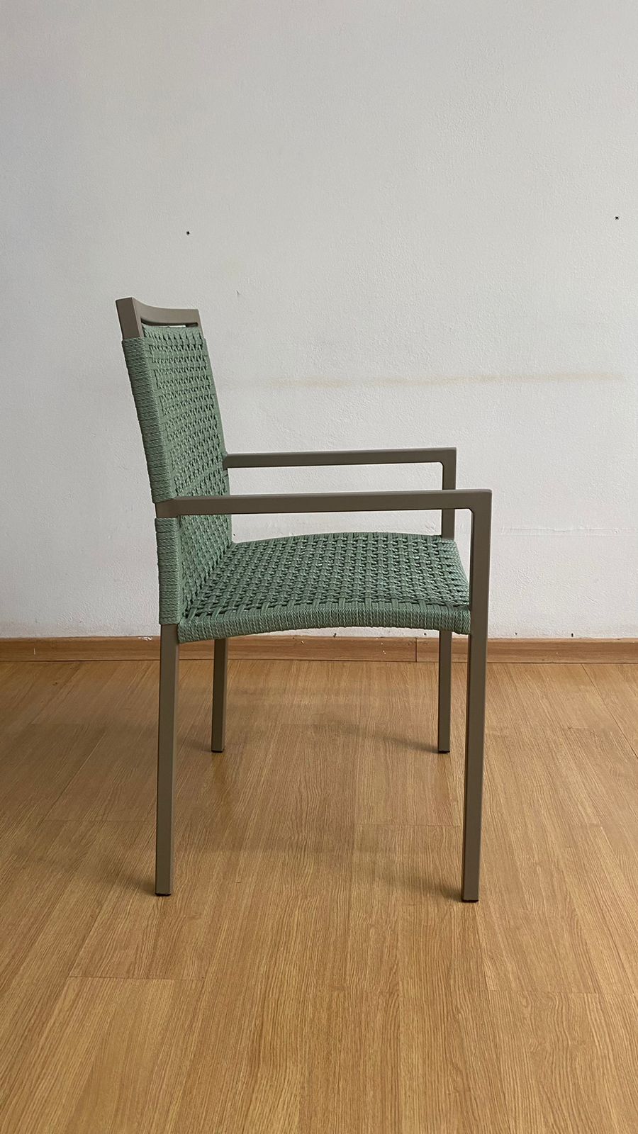 CADEIRA DELI EM ALUMINIO E CORDA NAUTICA COM BRAÇOS - Imagem 5