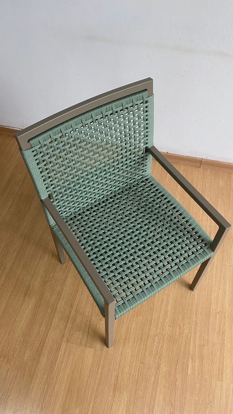 CADEIRA DELI EM ALUMINIO E CORDA NAUTICA COM BRAÇOS - Imagem 6