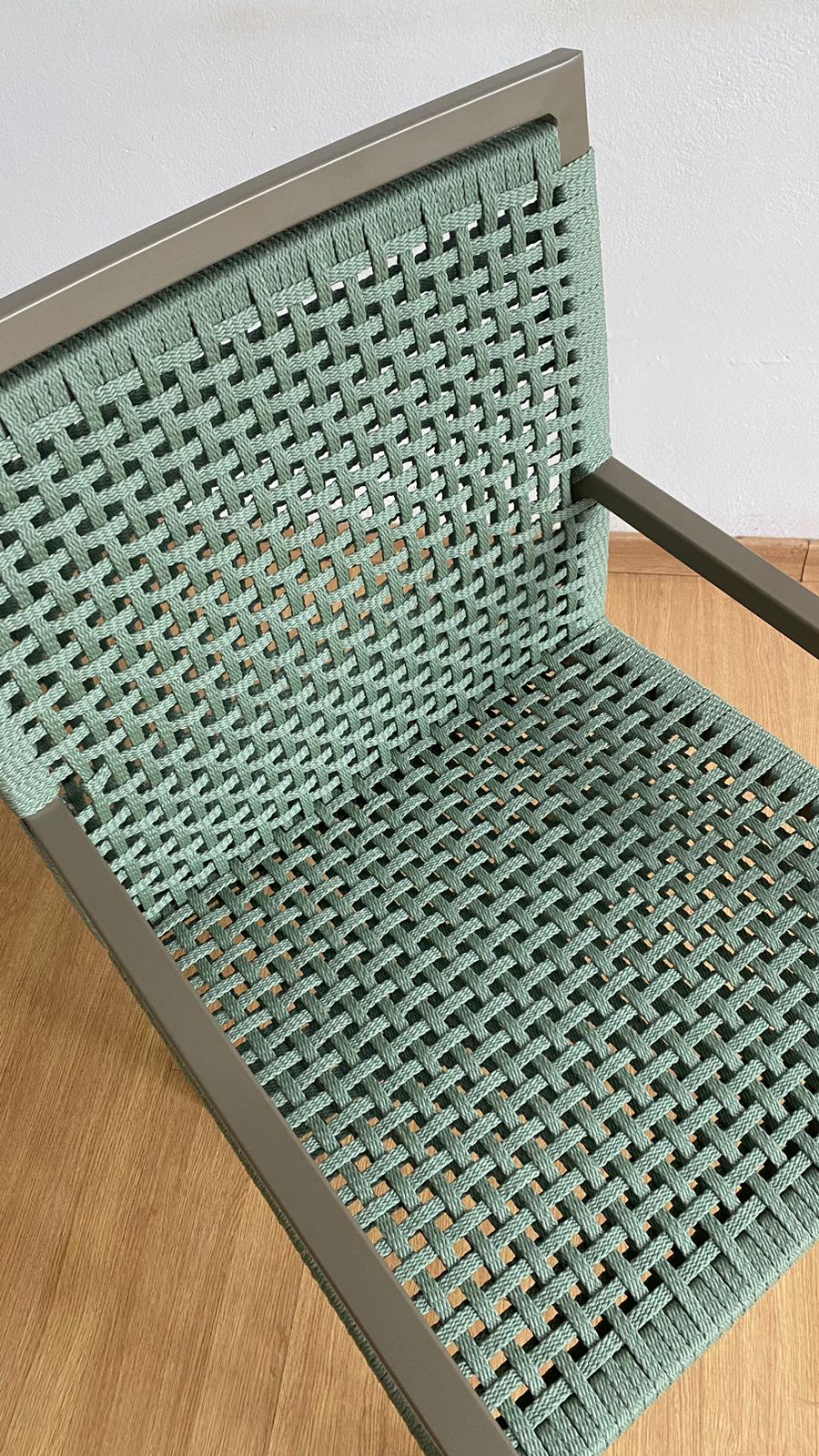 CADEIRA DELI EM ALUMINIO E CORDA NAUTICA COM BRAÇOS - Imagem 7