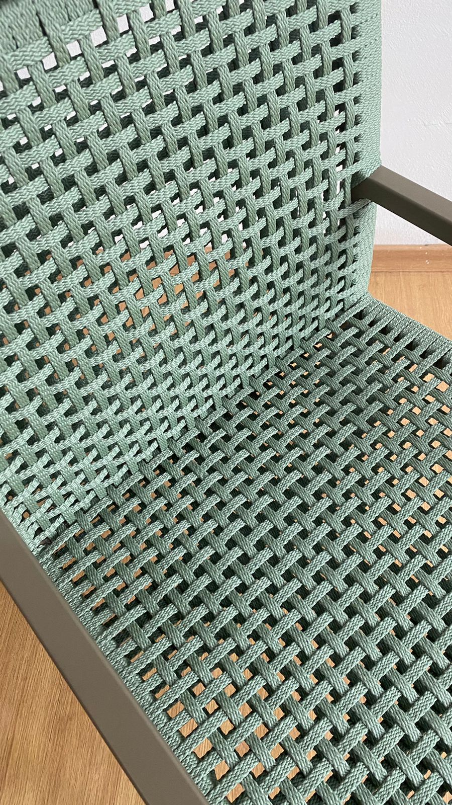 CADEIRA DELI EM ALUMINIO E CORDA NAUTICA COM BRAÇOS - Imagem 8